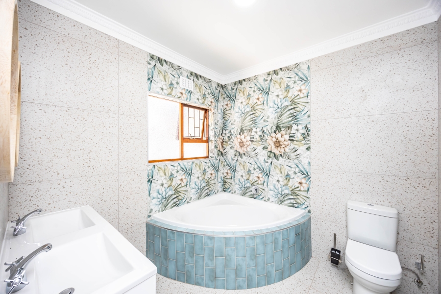 4 Bedroom Property for Sale in Blue Bend Eastern Cape